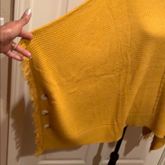 Mustard yellow sweater shawl with side but… - Picture 3 of 6